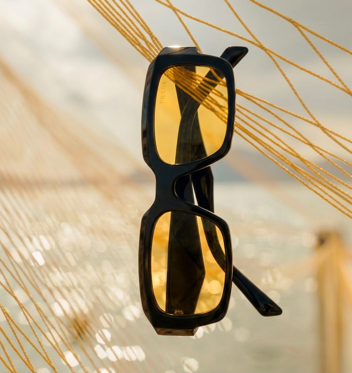 SOLAR AMBER Black Rectangle Sunglasses with Gold-Reflective Lenses – Unisex